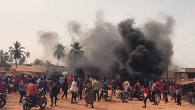 Photos: Youth of Wenchi Demonstrate Over Bad Roads