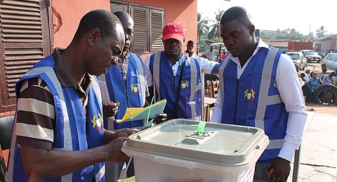 Farmers And Staffs Of Ayensu Starch Factory Goes Red, Charged Gov't To Take Over