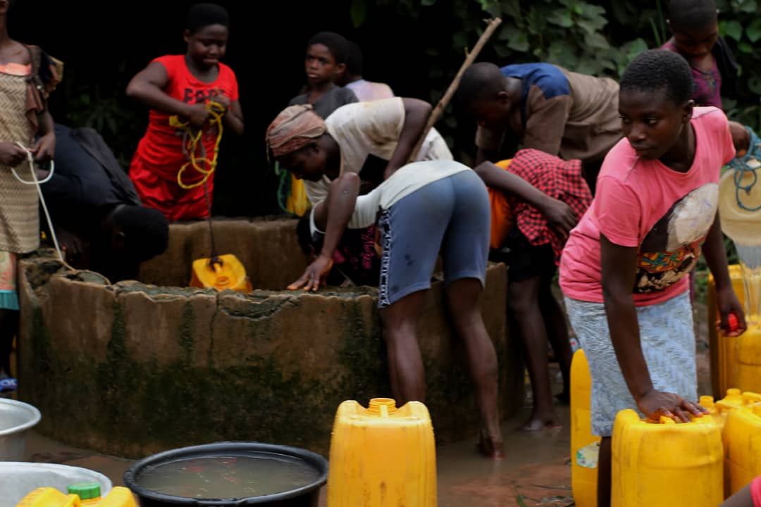 Photos: Residents of Tease Depend On Seep Well As Borehole Breakdown