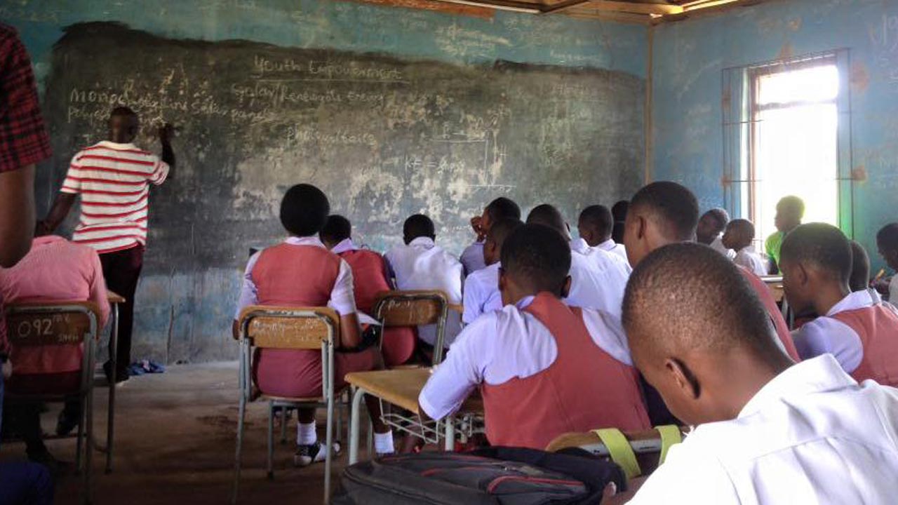 Zimbabwe Makes School Compulsory until Aged 16