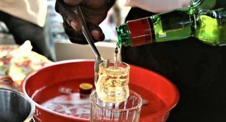 E/R: People Drinking Akpeteshie to Prevent COVID-19 - NGOs in Health Worried