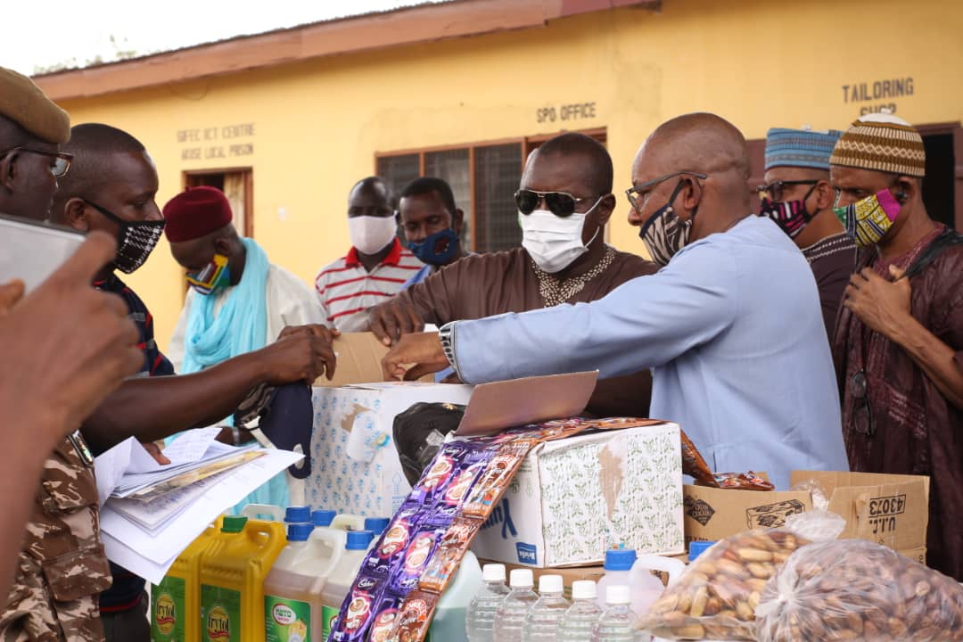 Fulani Community Donates To Akuse Prisons