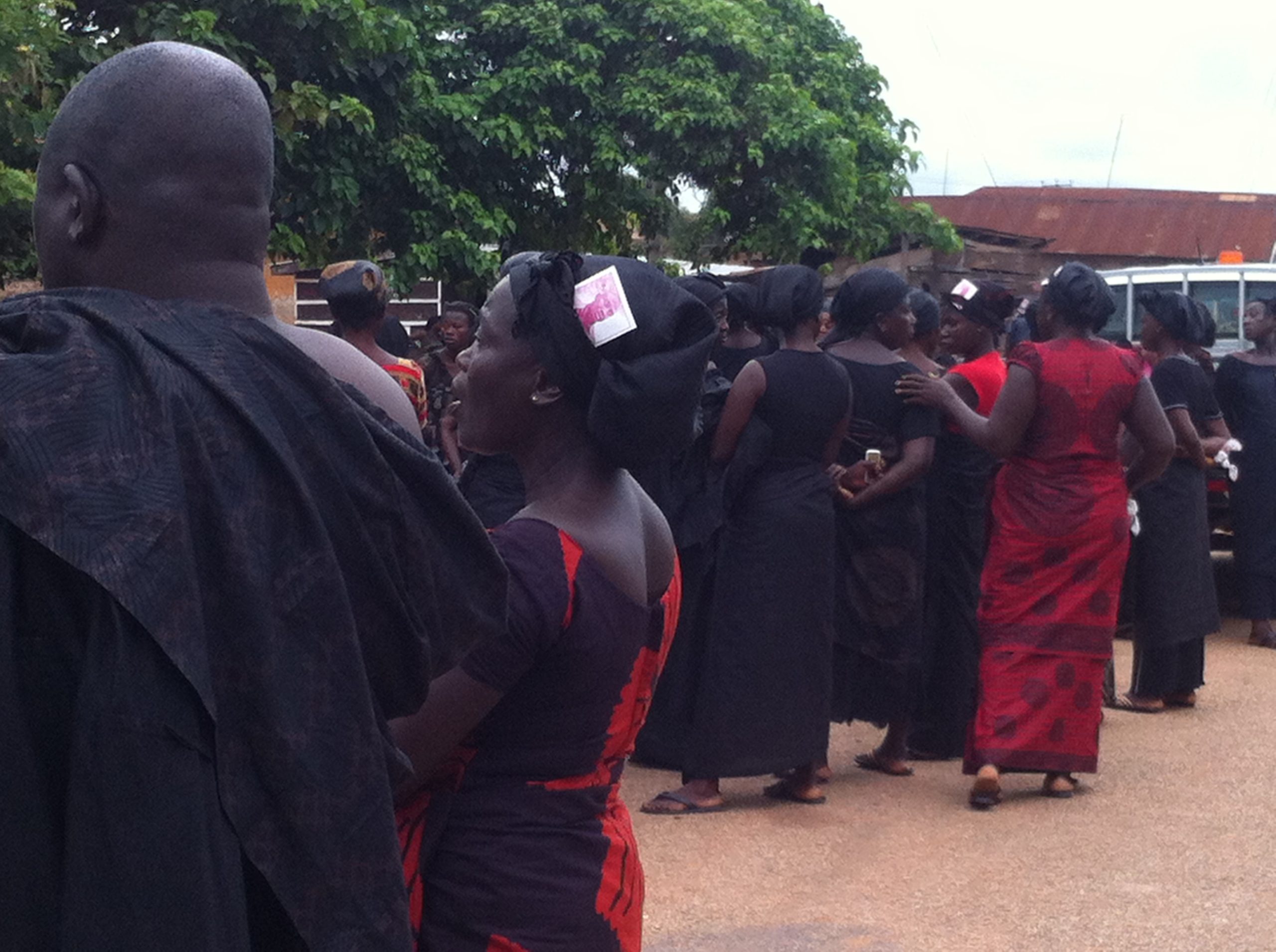 Covid-19: Family Defies Private Burial Order at Akyem Nkwatanan, Hundreds Attend Funeral