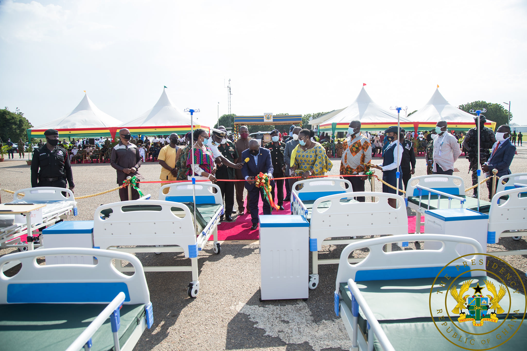 Akufo-Addo Presents 10,000 Hospital Beds to Health Ministry