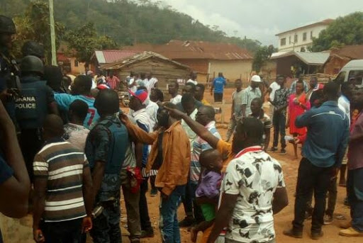 E/R: Angry NPP Supporters Storm ECG Office, Lock Up Staff over “Sabotage Light Out