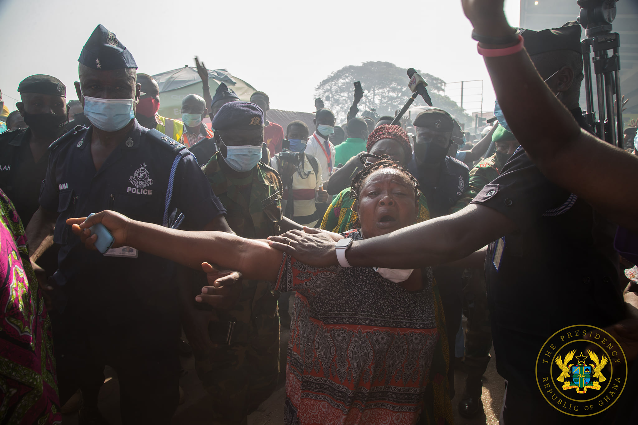 Akufo-Addo Visits Affected Traders of Odawna Market Fire Outbreak, Assures Gov't Support