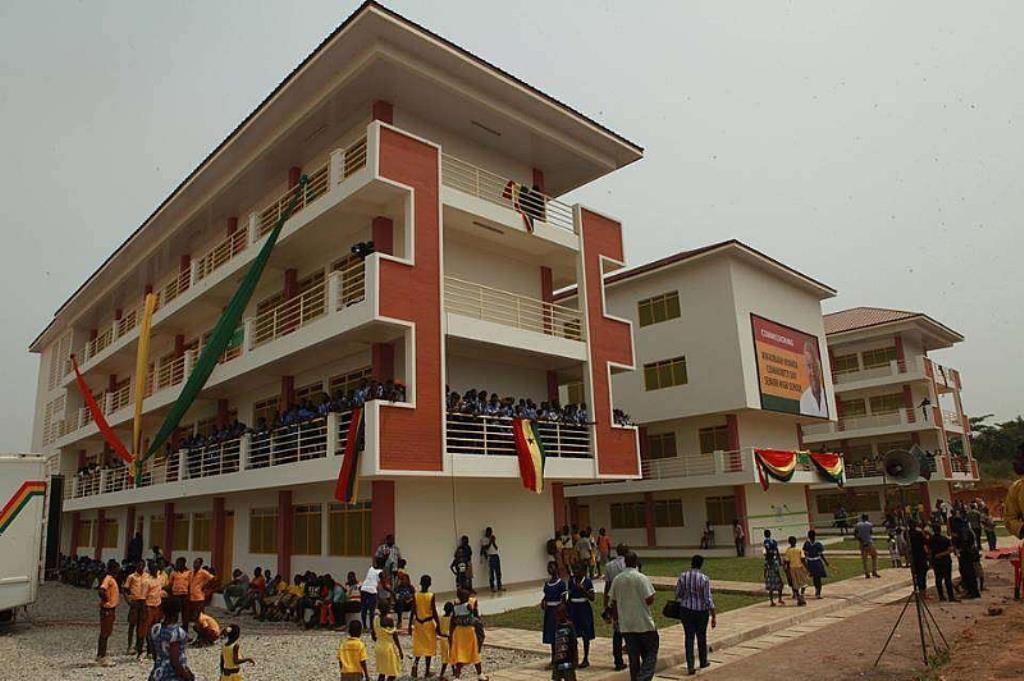 Mahama Pledges to Add Dormitory Blocks to Community Day SHS