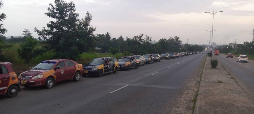 Gas Shortage Hits Koforidua, Dozens of Taxi Driver’s Park Cars