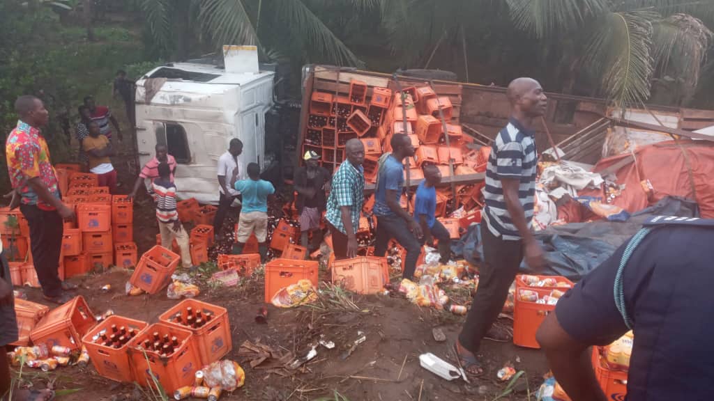 Asaman Tamfoe Residents Party with Accident Truck Loaded With Alcoholic Beverages