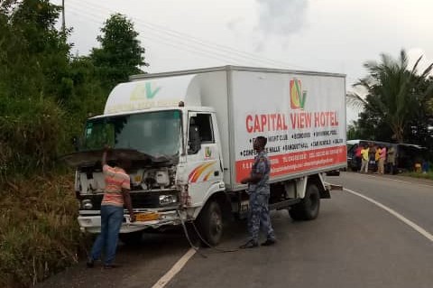 E/R: Three Vehicles Involved In Accident, 16 Injured