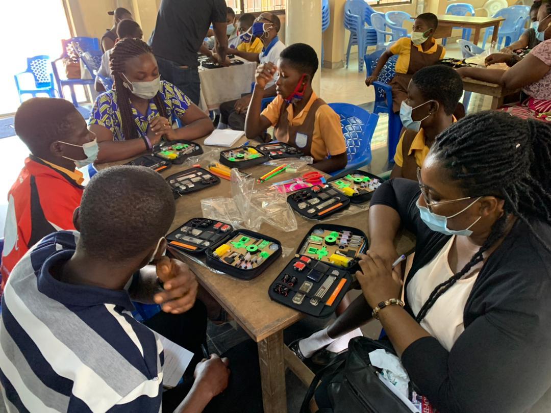 Accra West Rotary Donates Science Sets and Face Mask, Other Items to Support Fight against Covid-19 Spread in School