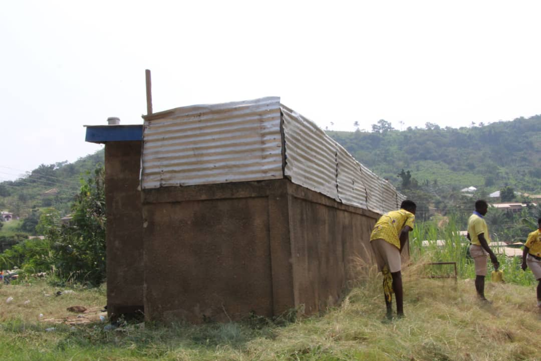 E/R: Residents Fight School over Toilet Facility