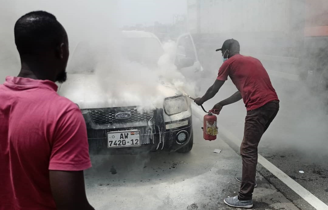 Speeding Ford Saloon car catches fire on Accra to Kumasi Highway