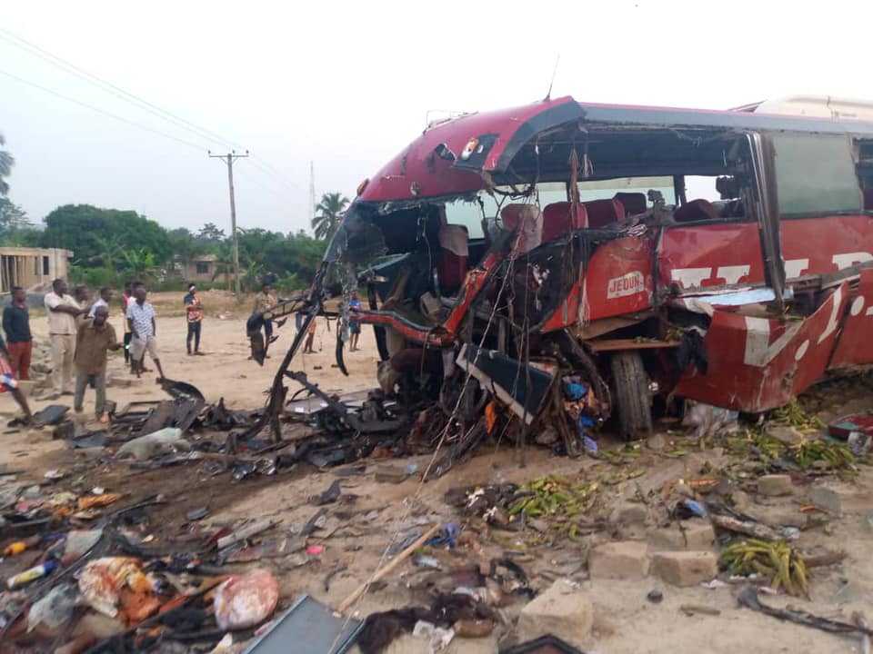 16 Fear Dead, Several Others in Critical Condition in VIP Buses Crash at Akyem Asafo