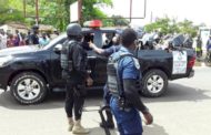 E/R: Two Police Officers Shot By Armed Robbers, One Dead