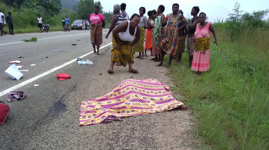 E/R: Motor Rider Dies after Knocking Down 61-yr-old Woman to Death