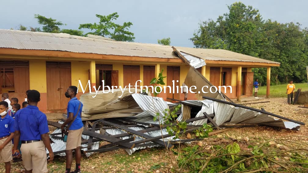 E/R: Pupils and Teachers Displaced As Rainstorm Rips Off Classrooms at Ayensuano