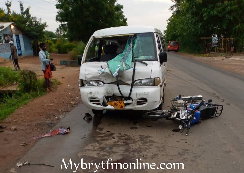 E/R: Two Persons on Motorbike Killed