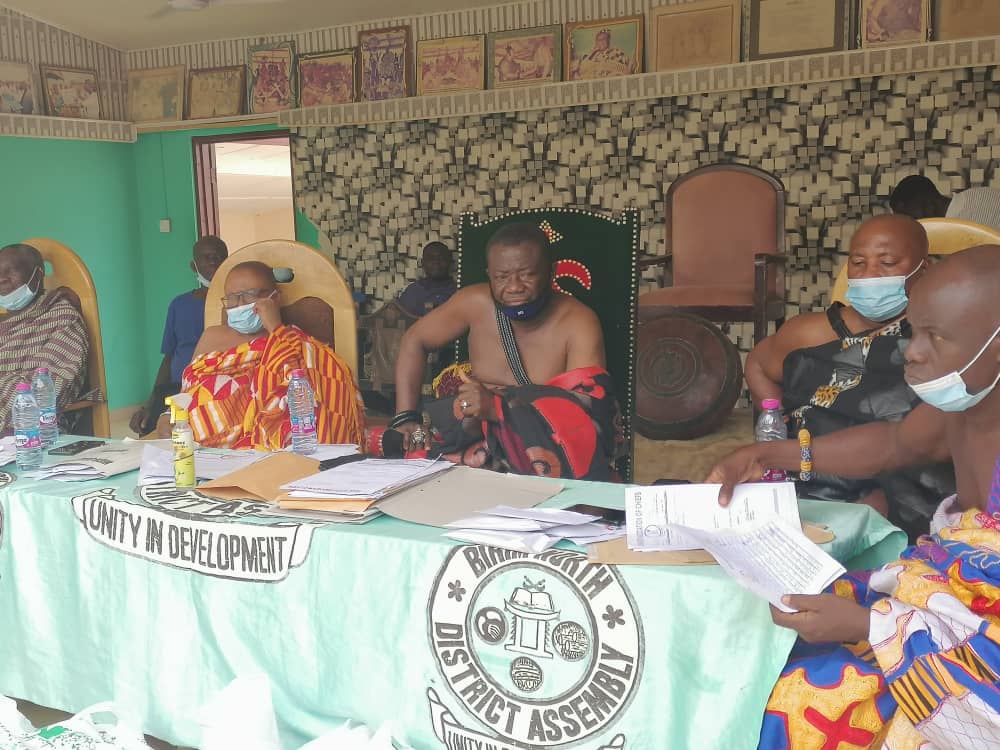 E/R: 37 Chiefs in Birim North Pass Vote of No Confidence in DCE