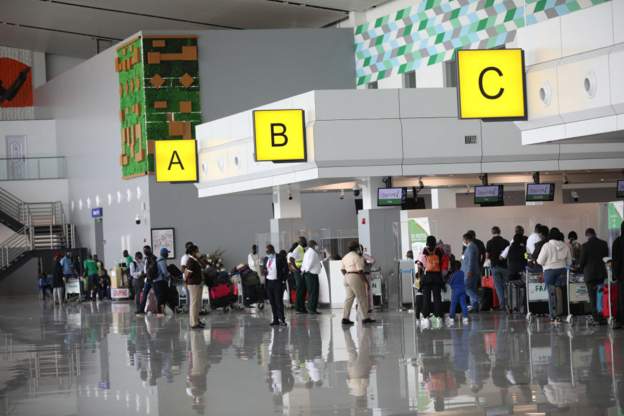 Nigeria Searches for 90 Travellers over Covid Breach