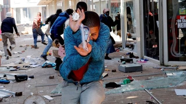 South Africa Zuma Riots: Death Toll Mounts amid Looting