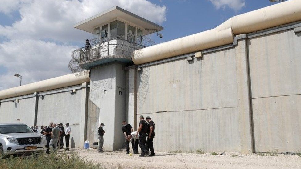 Six Palestinian Prisoners Escape Israeli Jail through Tunnel