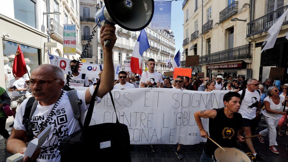 France Suspends 3,000 Unvaccinated Health Workers