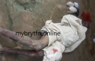 Koforidua: Residents Brutalize Suspected Thieves, One Dead, Other Begs For Bread and Porridge to Eat and Die