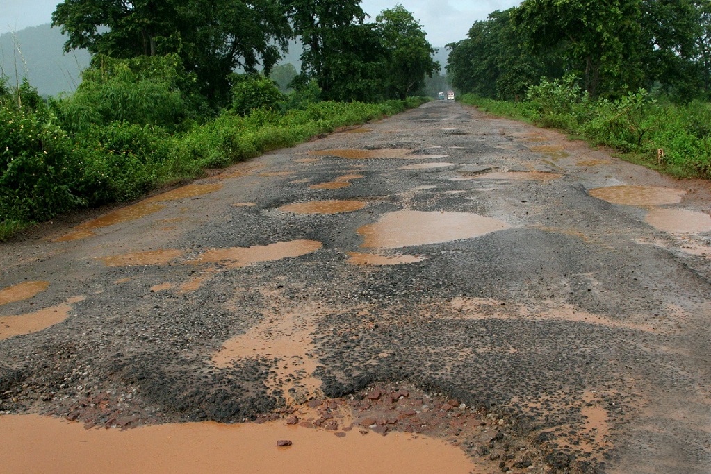 Gov’t Will Reconstruct Bad Roads – Roads Minister Promises