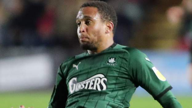 Brendan Galloway: Plymouth Argyle Defender Suffers Dislocated Kneecap