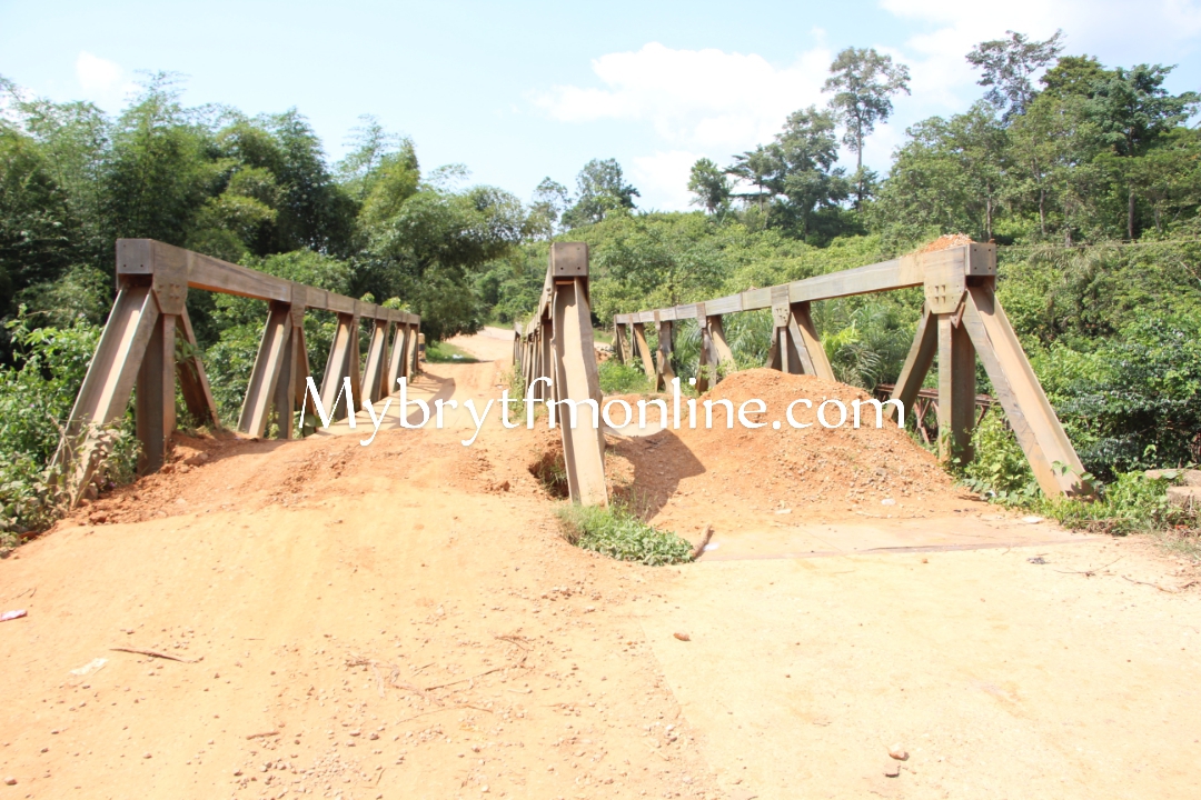 Ofoase Ayirebi: Akyem Etwereso Bridge Shut Down