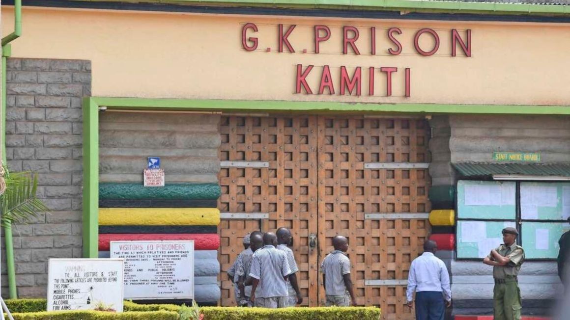 Prison Warders Held After Terror Convicts Escape