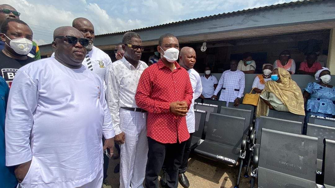 Tarkwa: MP Leads Classmates to Donate to Apinto Gov't Hospital