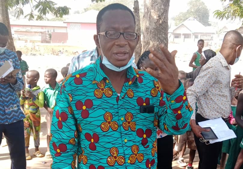 Techiman: MCE Worried as Pupils Study in Dilapidated Classrooms, Pledges to Deal with It