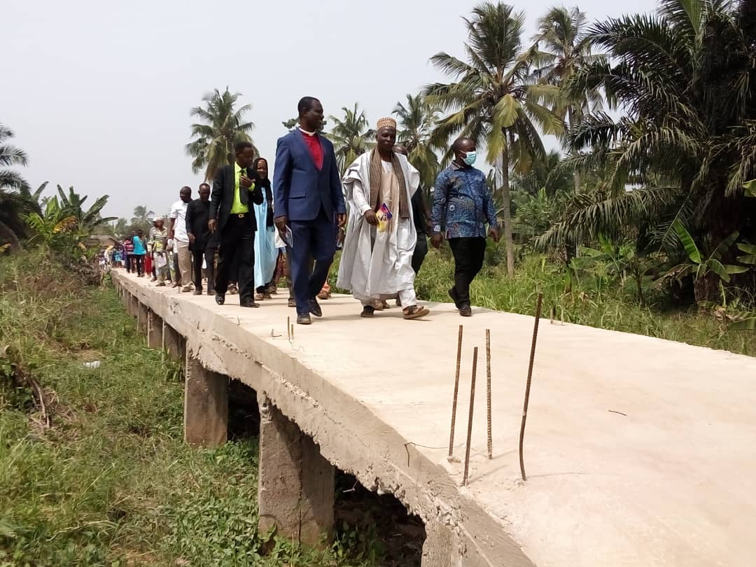 Akyem Tafo: Assemblies of God Church Constructs Footbridge for Residents