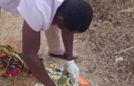 E/R: Fulani Woman Helped To Deliver In The Bush By A Nurse
