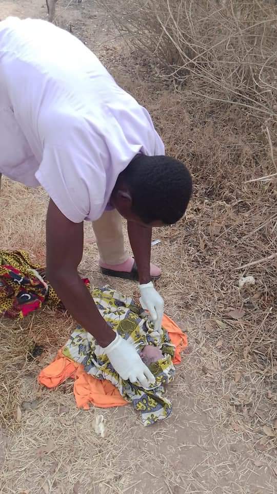 E/R: Fulani Woman Helped To Deliver In The Bush By A Nurse