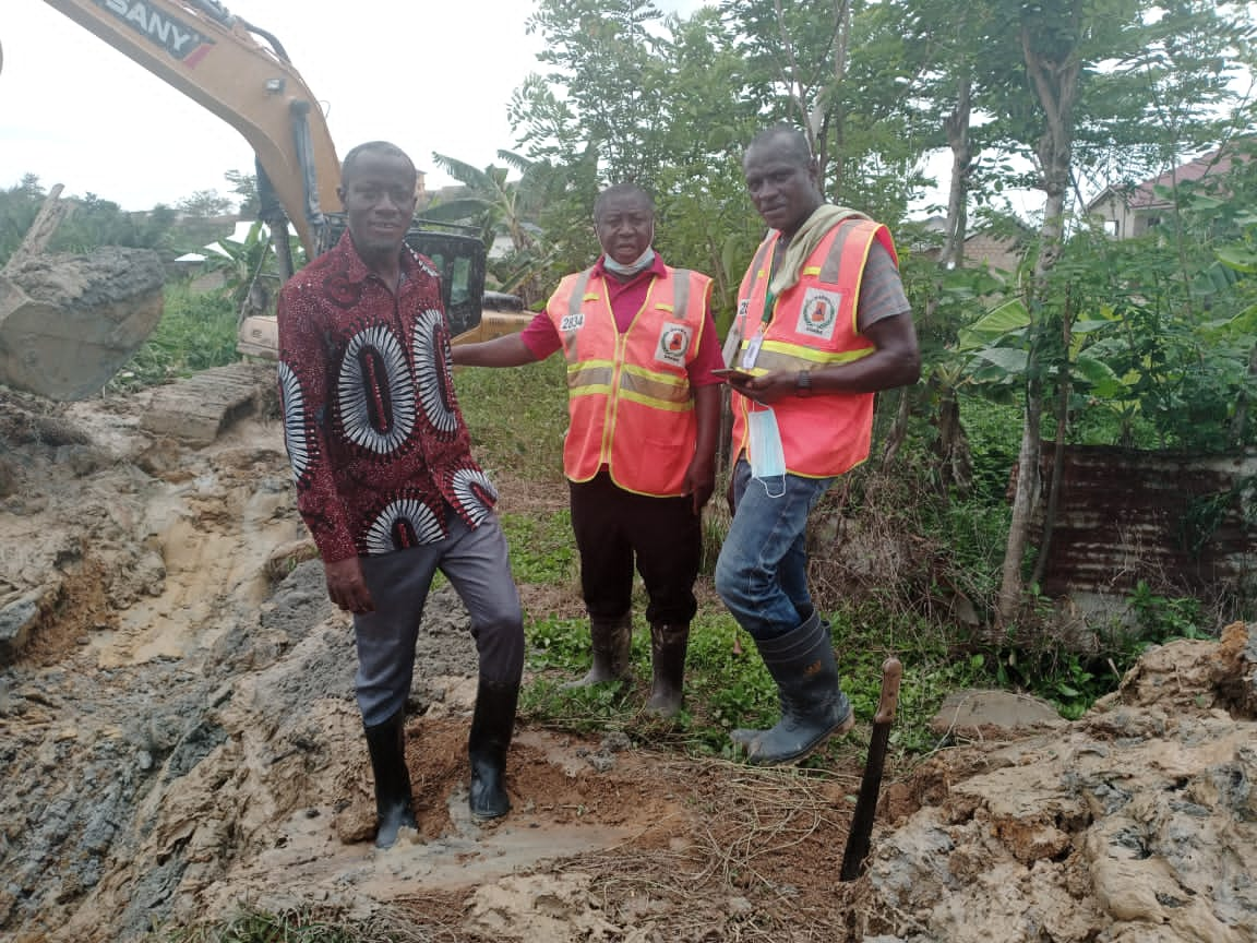 Wassa Amenfi East MCE Takes Initiative Of Clearing Choked Drains