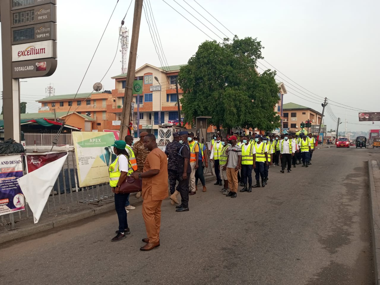 Police and City Guards Patrol New Juaben South to Block Hawkers on Market Day