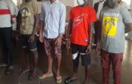 E/R: Residents Block Road over Escaping Suspected Criminals, 8 Arrested