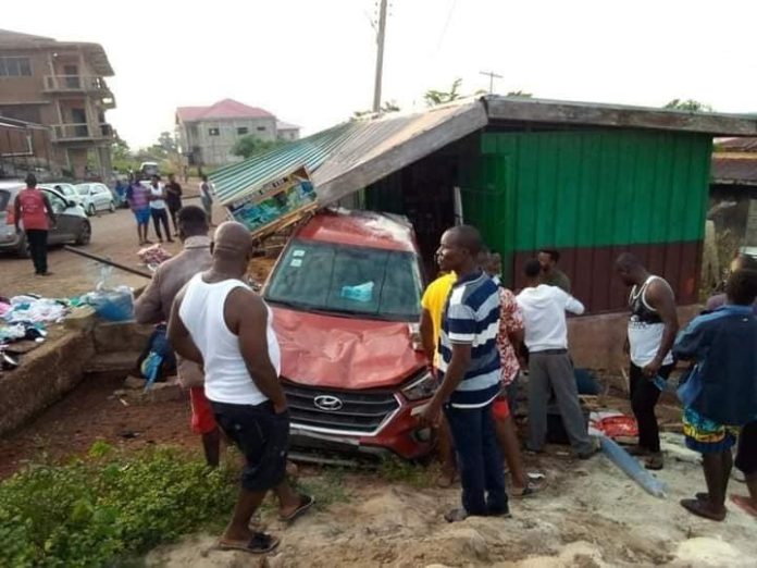 Kwahu: Car Crashes into Shop with 4 Children, One Dead