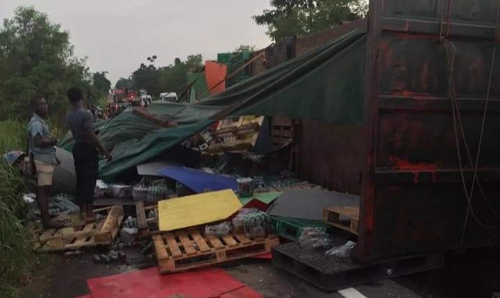 Free Drink Party as Truck Transporting Beverages Crashes on Accra - Kumasi Highway