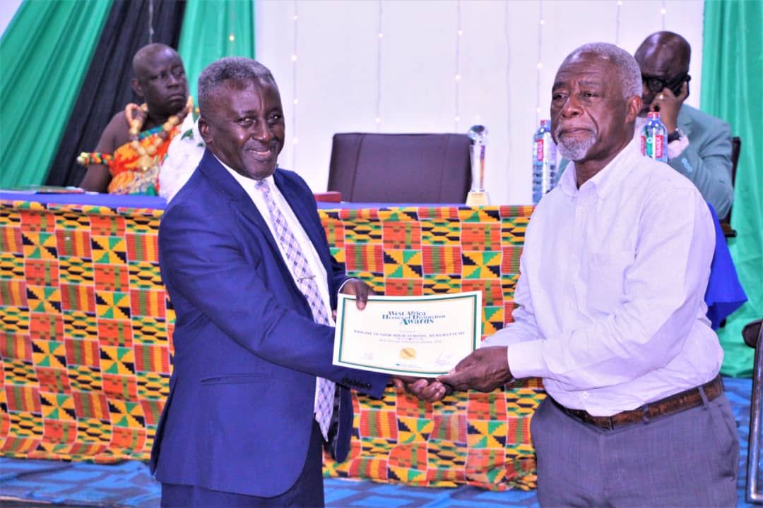 E/R: Bright SHS Bags Best Private School Award by West Africa Int. Press Ltd