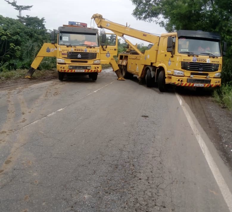 Accra To Kumasi Highway Blocked , Vehicles Using Kyebi Road