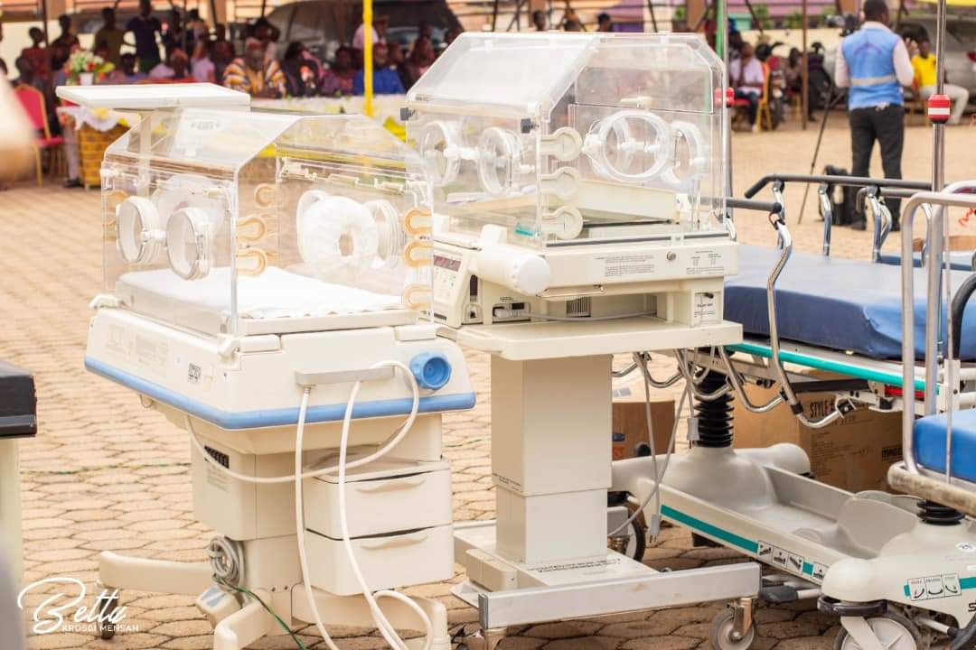 E/R: MP Wows Constituents with Health Equipment, Education Materials, Agric, and Empowerment