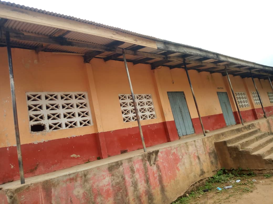 E/R: Sarkodee M/A Basic School Building 'Deadly' Roofing Fixed After Bryt FM Reportage