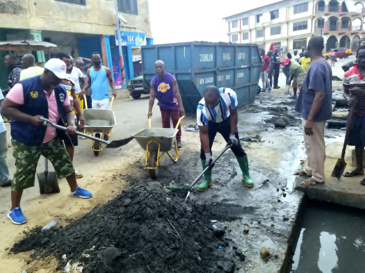 Newly Enstooled New Juaben Paramount Chief Leads Maiden Cleanup Exercise