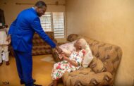 Education Minister Honors Former Teachers