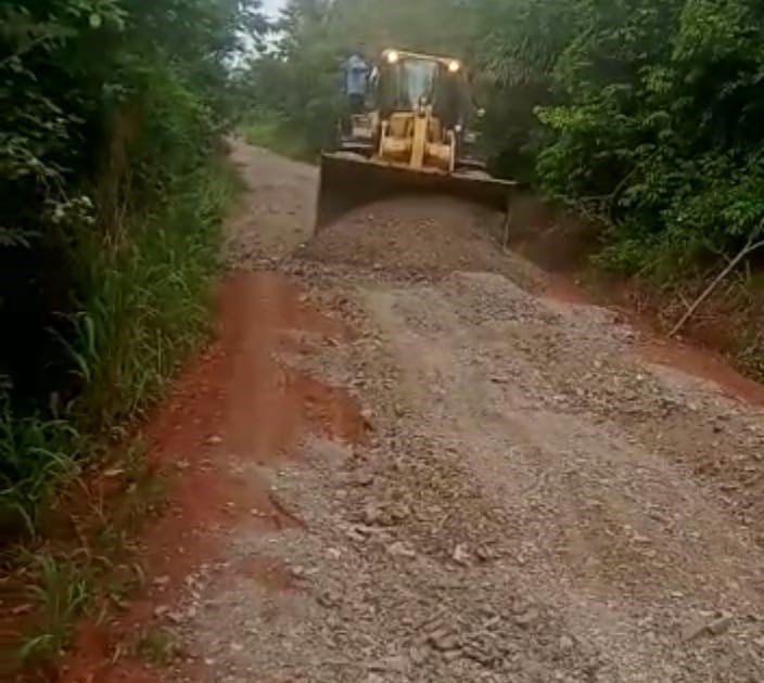 Upper Manya Krobo: MP Moves Gravels to Rehabilitate Deteriorated Fefe-Akumersu Road