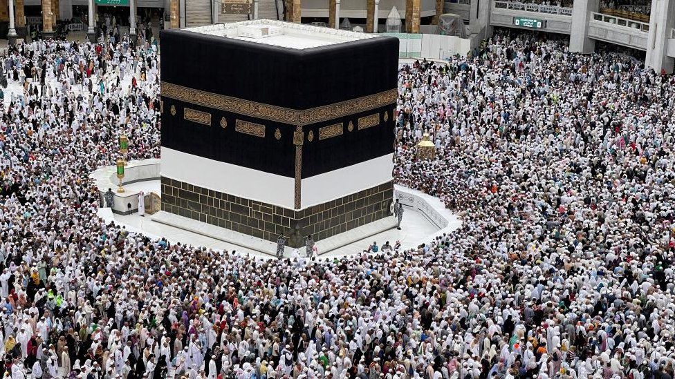 Mecca: Joy as Pilgrims Able To Touch Ancient Black Stone